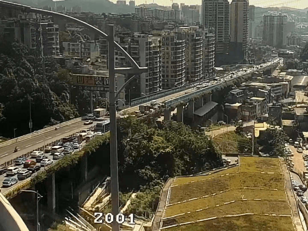 观山东路今早发生多车相撞事故 交通一度中断!