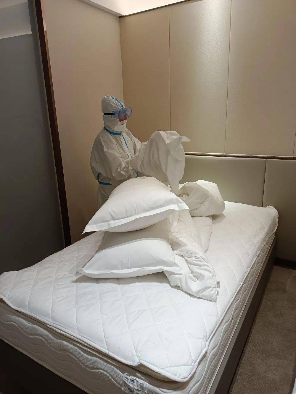 我们是"勇敢"的"大白"9月18日20点,酒店再次接到新的隔离任务,已经