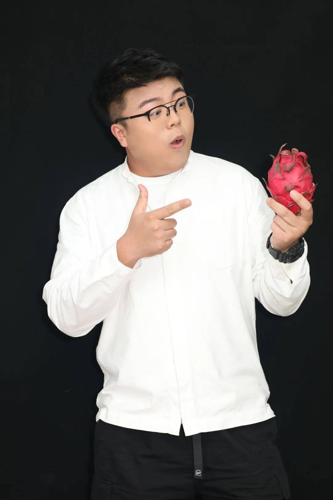 农场主持人金亮广东广播电视台主持人现主持节目《广东民声热线》