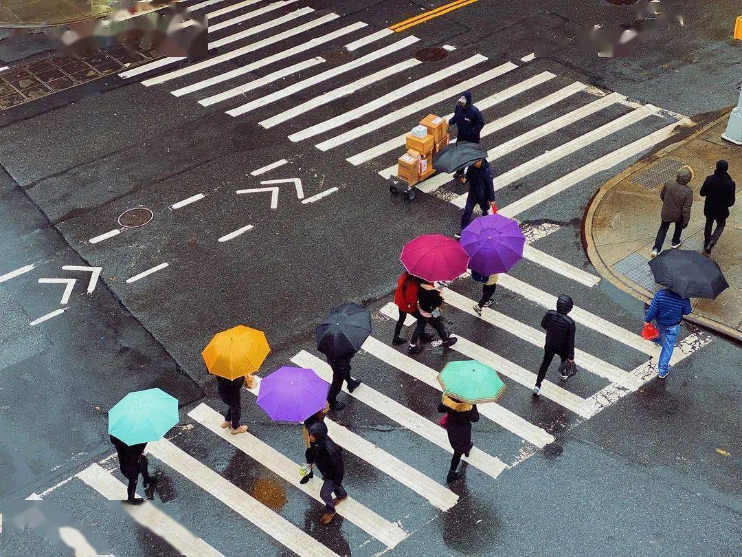 雨中人图片黑化图片