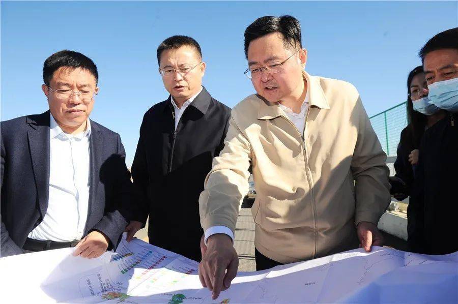 副市长谢义参加调研.