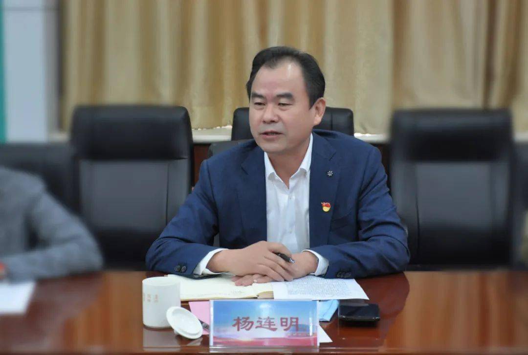 人大附中联合总校副书记,常务副校长杨连明同志希望曲兆军校长不负