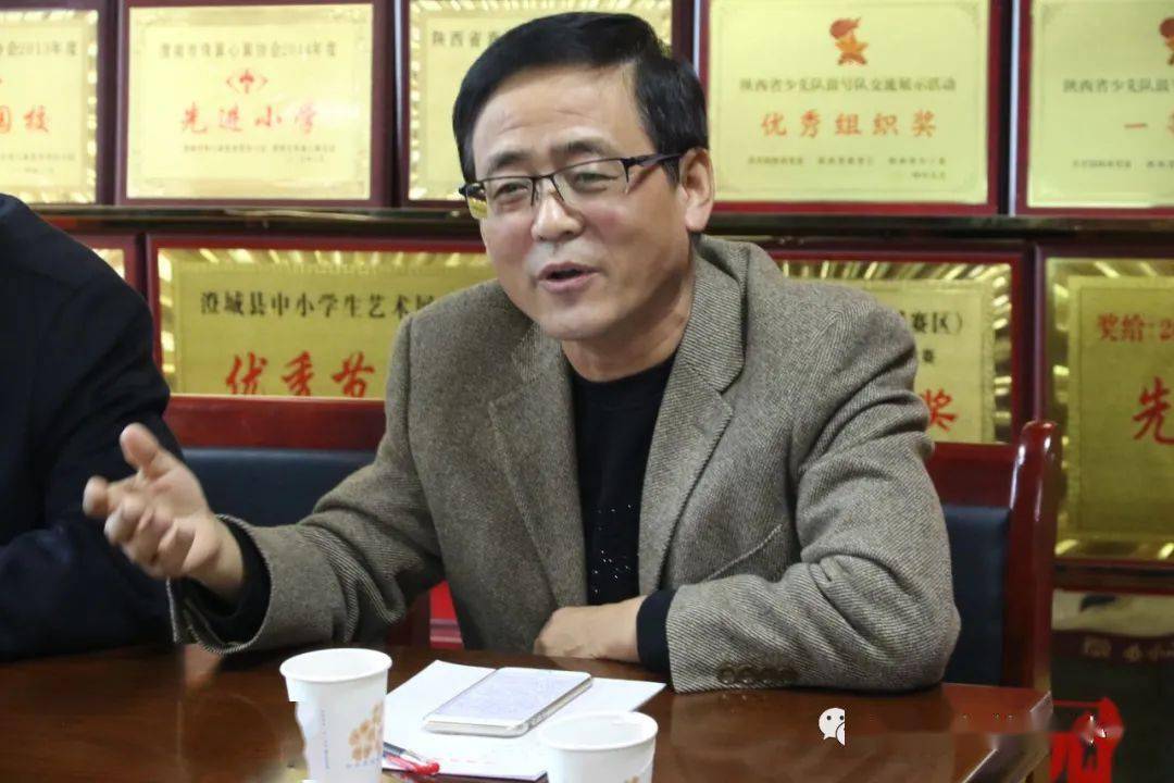 品质校园秋意飒爽重阳聚倾心桃李薪火传城关二小举行重阳节退休教师