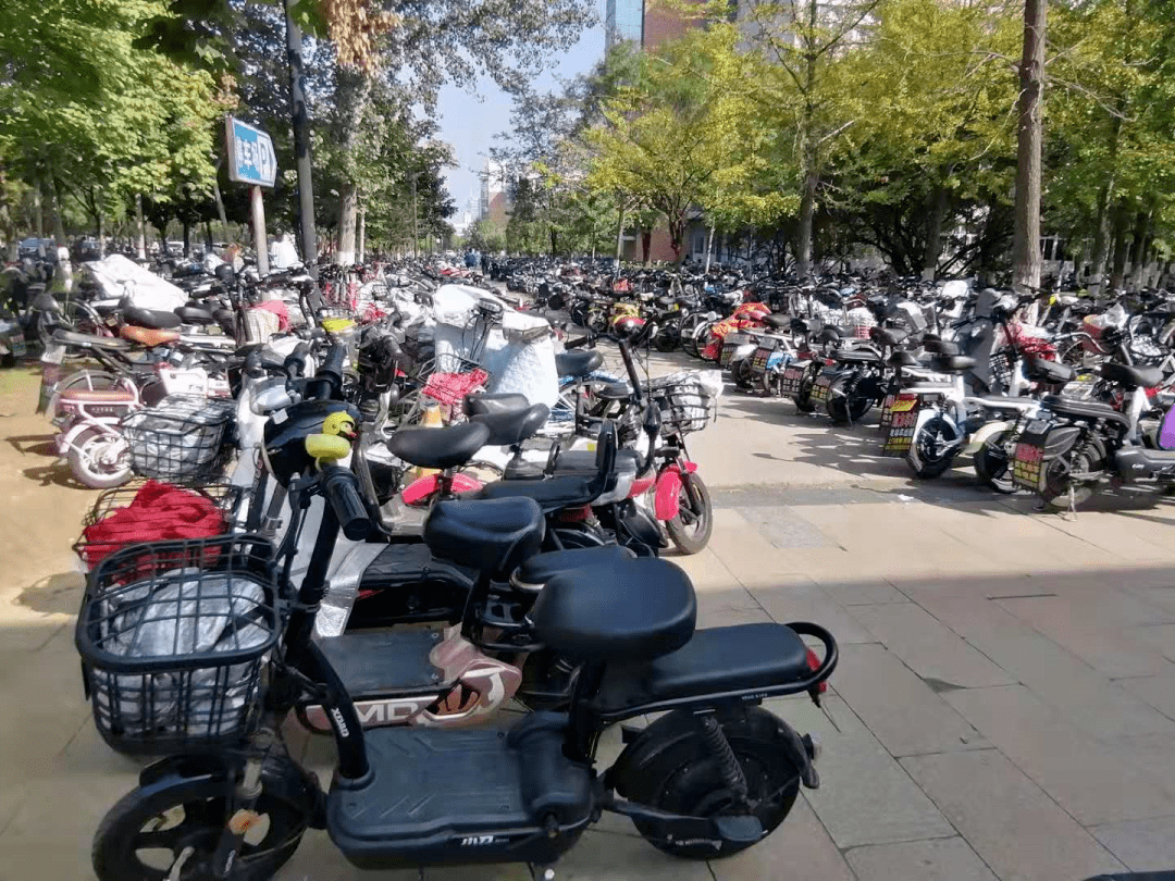 电动车,愁人!_停车区