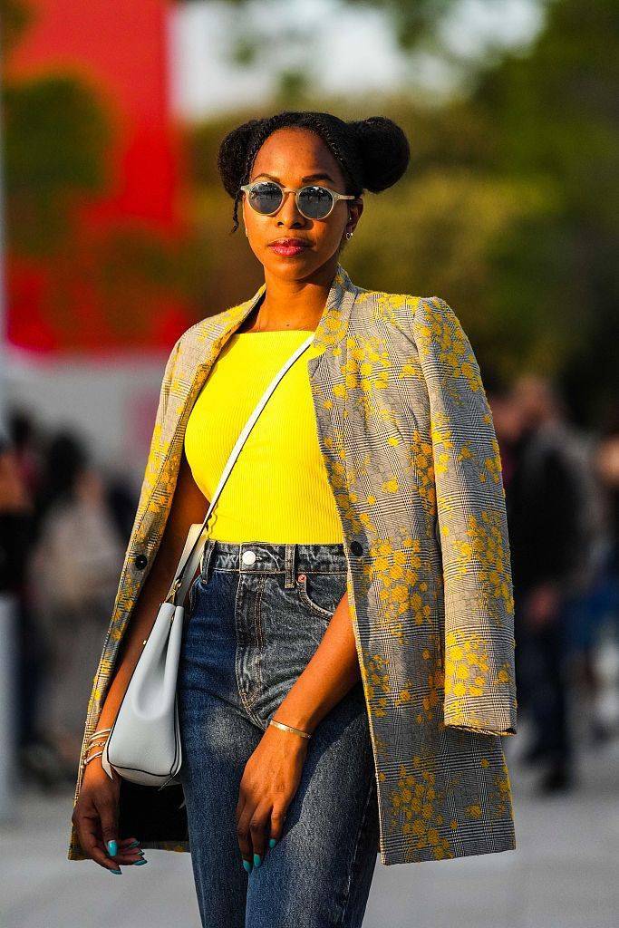 黑色 打底衫不再只是“打底”衫 多样穿法秒变时髦精