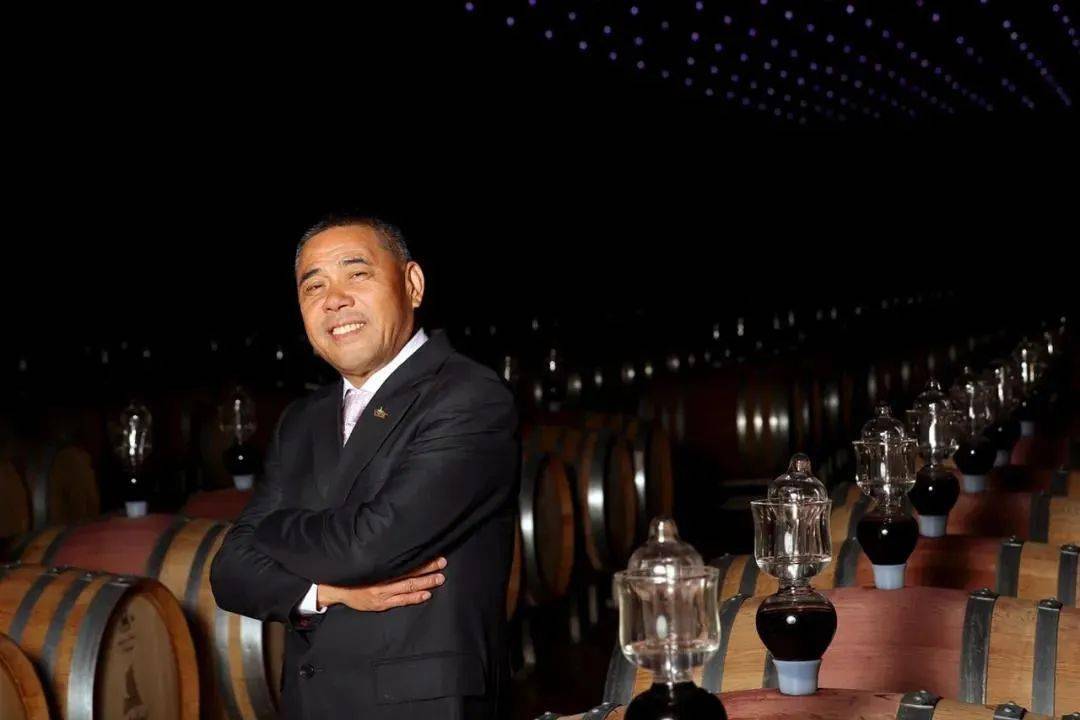 陈德启|白酒、啤酒、红酒,哪一种最伤肝?答案出人意料,难怪有钱老板都只喝这种酒……?