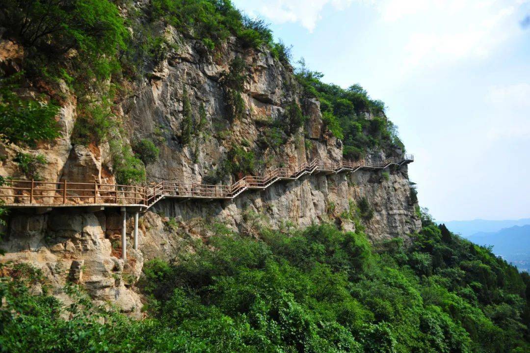 龍門山 | 攝影:斬雲劍濟南南部山區龍門山泉水淙淙,山谷幽靜,飛瀑如練