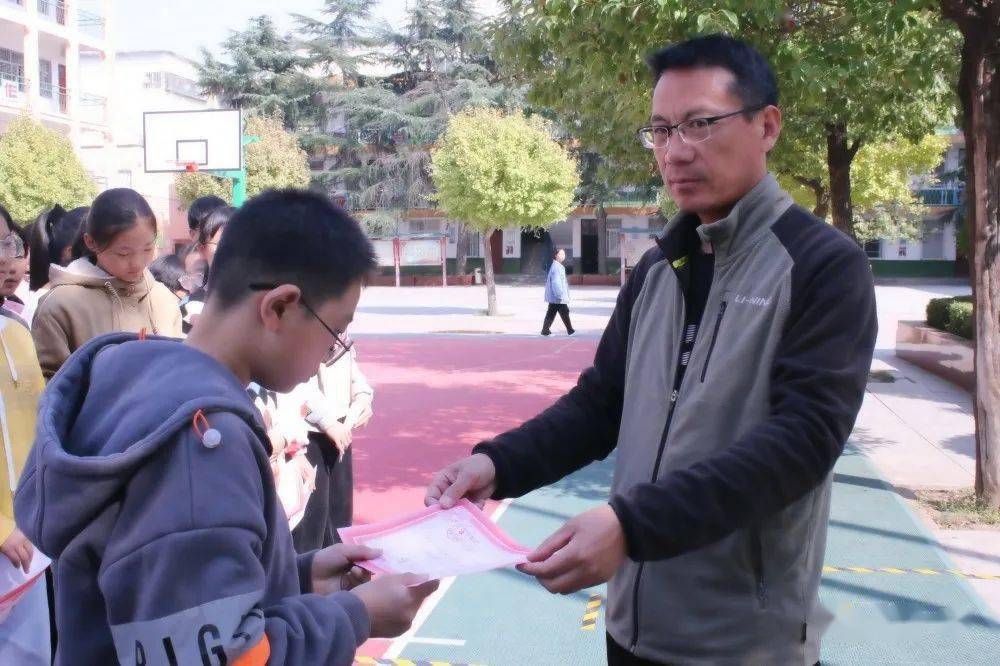 书汉字之美 扬民族文化——上蔡一中开展汉字书写比赛活动