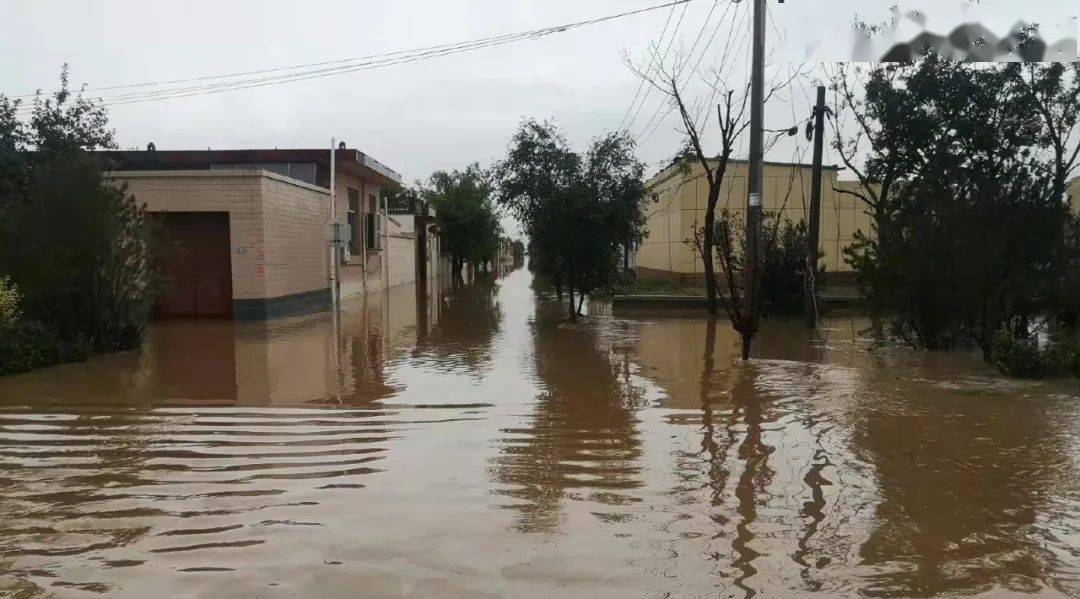 上周,该省遭遇暴雨袭击,致使房屋倒塌,山体滑坡,70多个地区及城市受灾