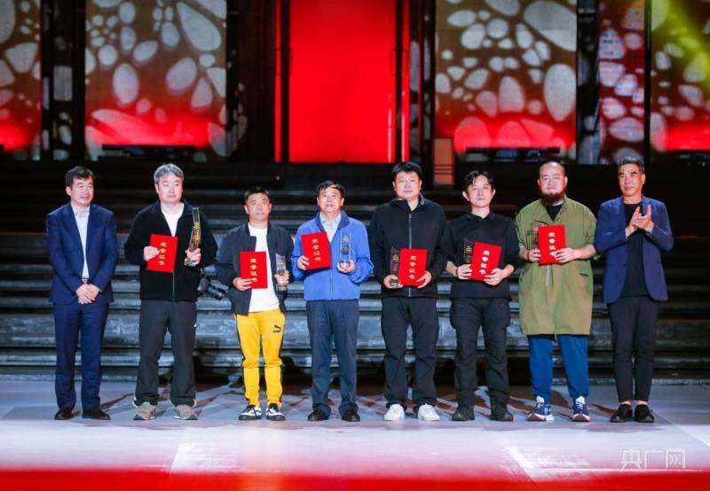 时尚华服共赏 2021中国重庆国际时尚周领潮开幕