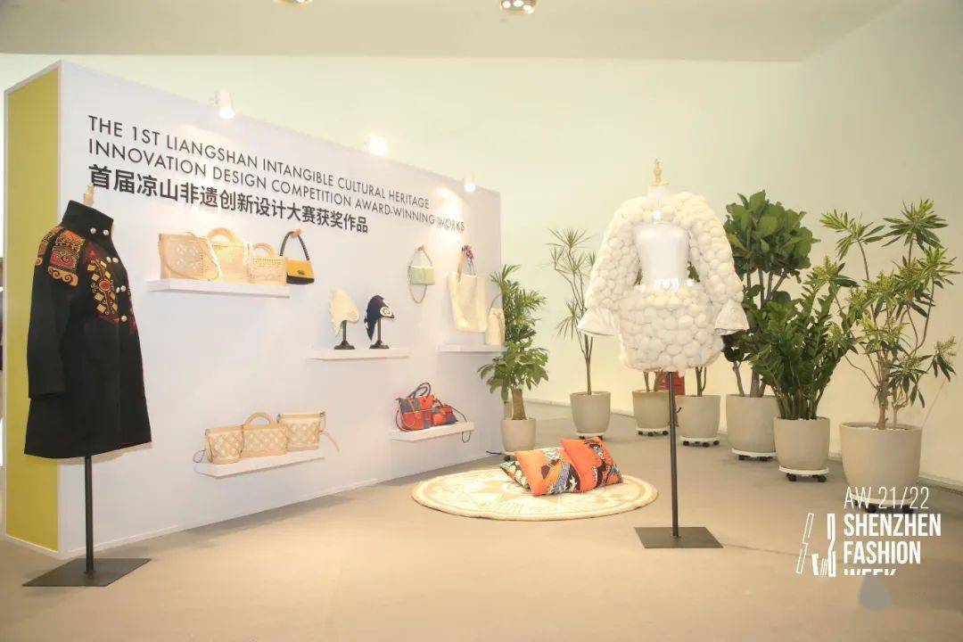 国际 深圳时装周+深i企 | 时尚科技盛典，“云端”光影盛宴