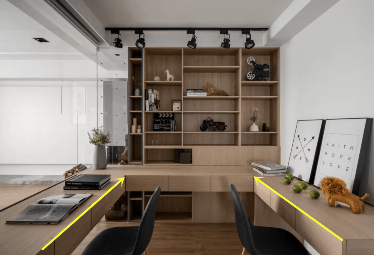 比如这种,做书桌 榻榻米 柜子的多功能结合,书桌和柜子相对设计,平时