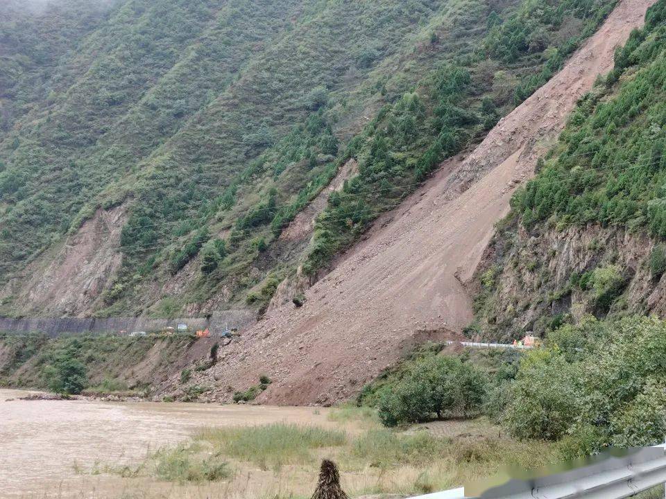 经过公路职工12天的连续奋战,因塌方中断的310国道牛北公路全线抢通