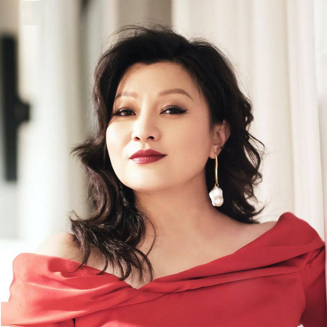 上海女高音歌唱家黄英图片