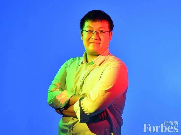 西湖大学最年轻博导王睿：钙钛矿太阳能电池突破与世界三大饮料| U30