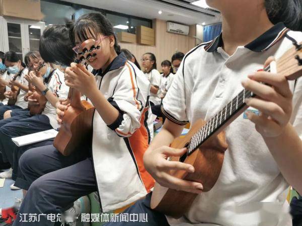 书包|书包不回家、在校晚自习……南京中小学生学习生活有了新变化！