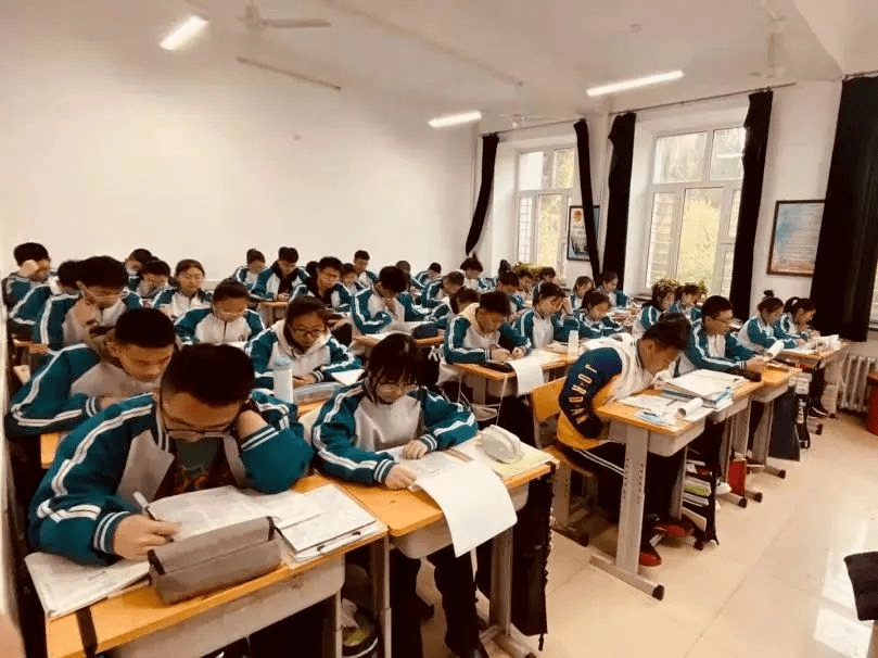 哈市部分学校恢复线下授课,第一天上课都啥样?