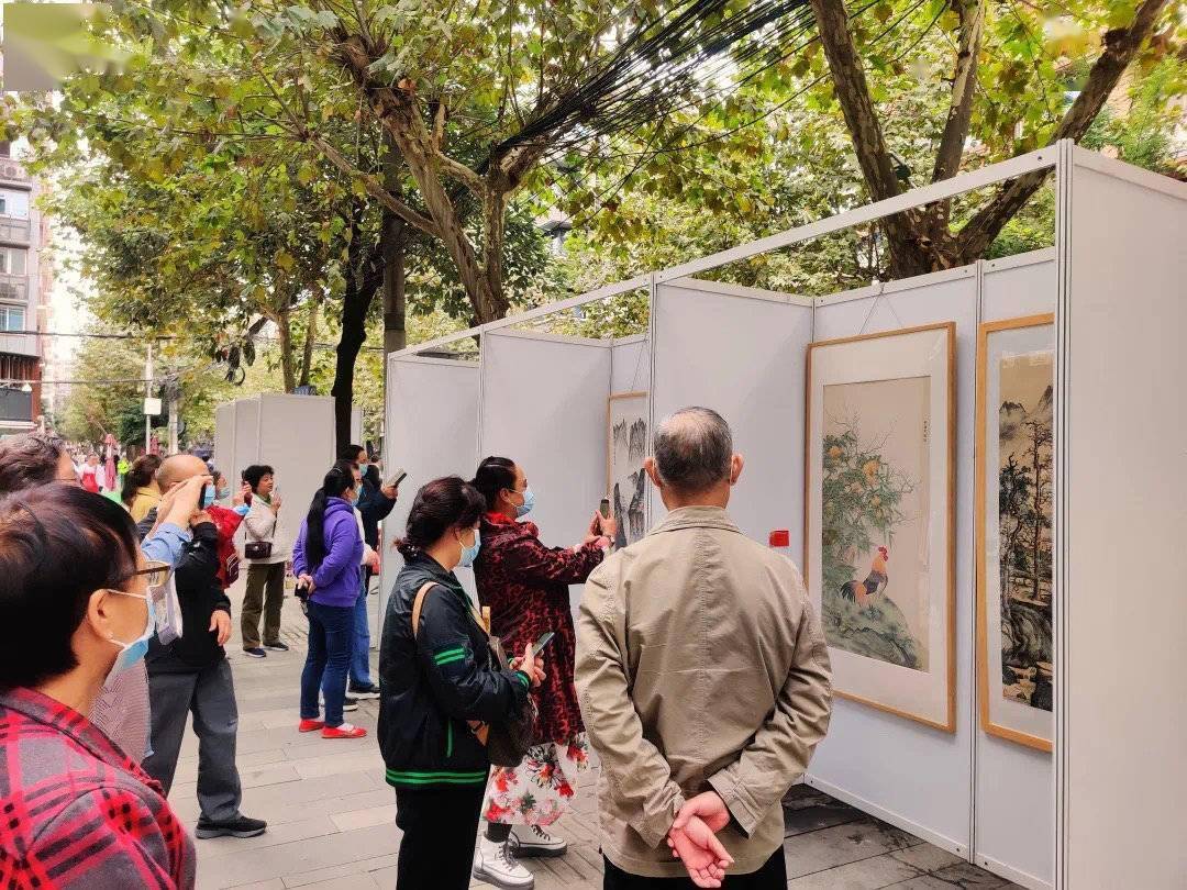成都:群众文化作品巡展进社区