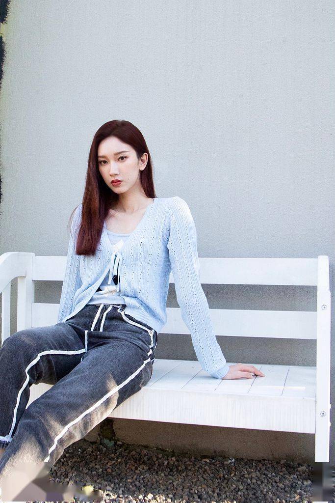 斯德哥尔摩 微微露肤的小性感 镂空针织衫实穿又时髦~