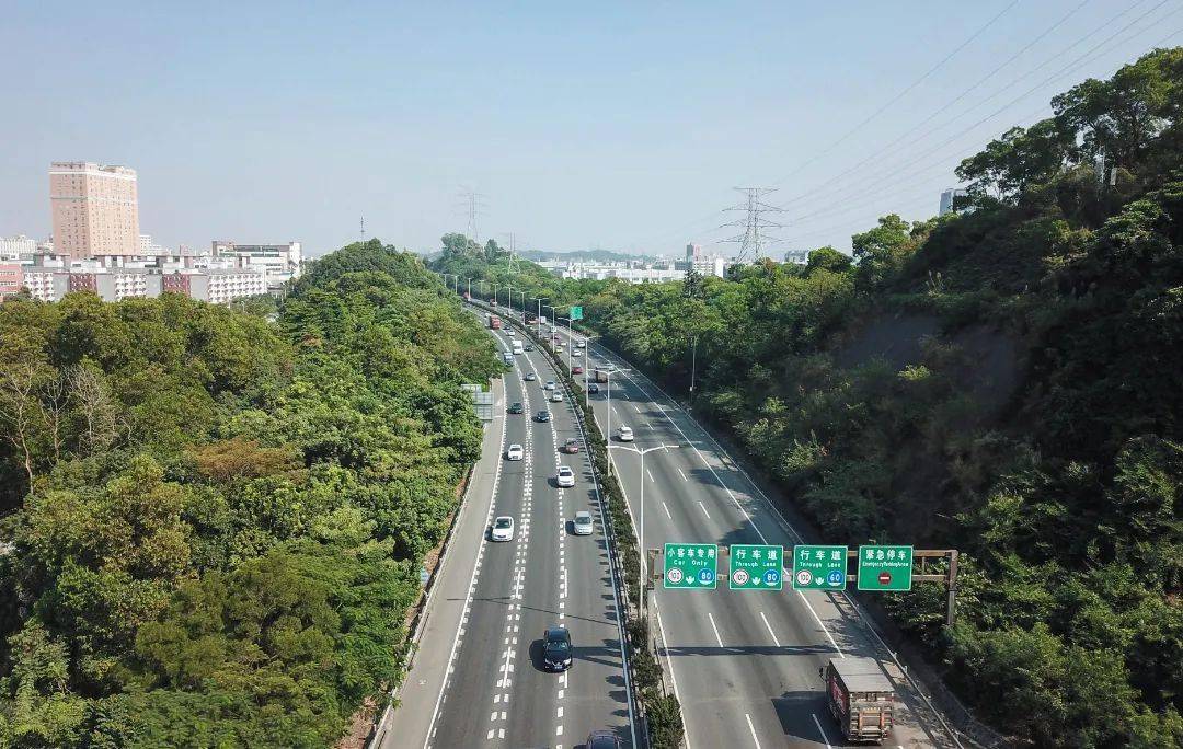 沈阳至海口国家高速公路荷坳至深圳机场段(以下简称"机荷高速)改扩建