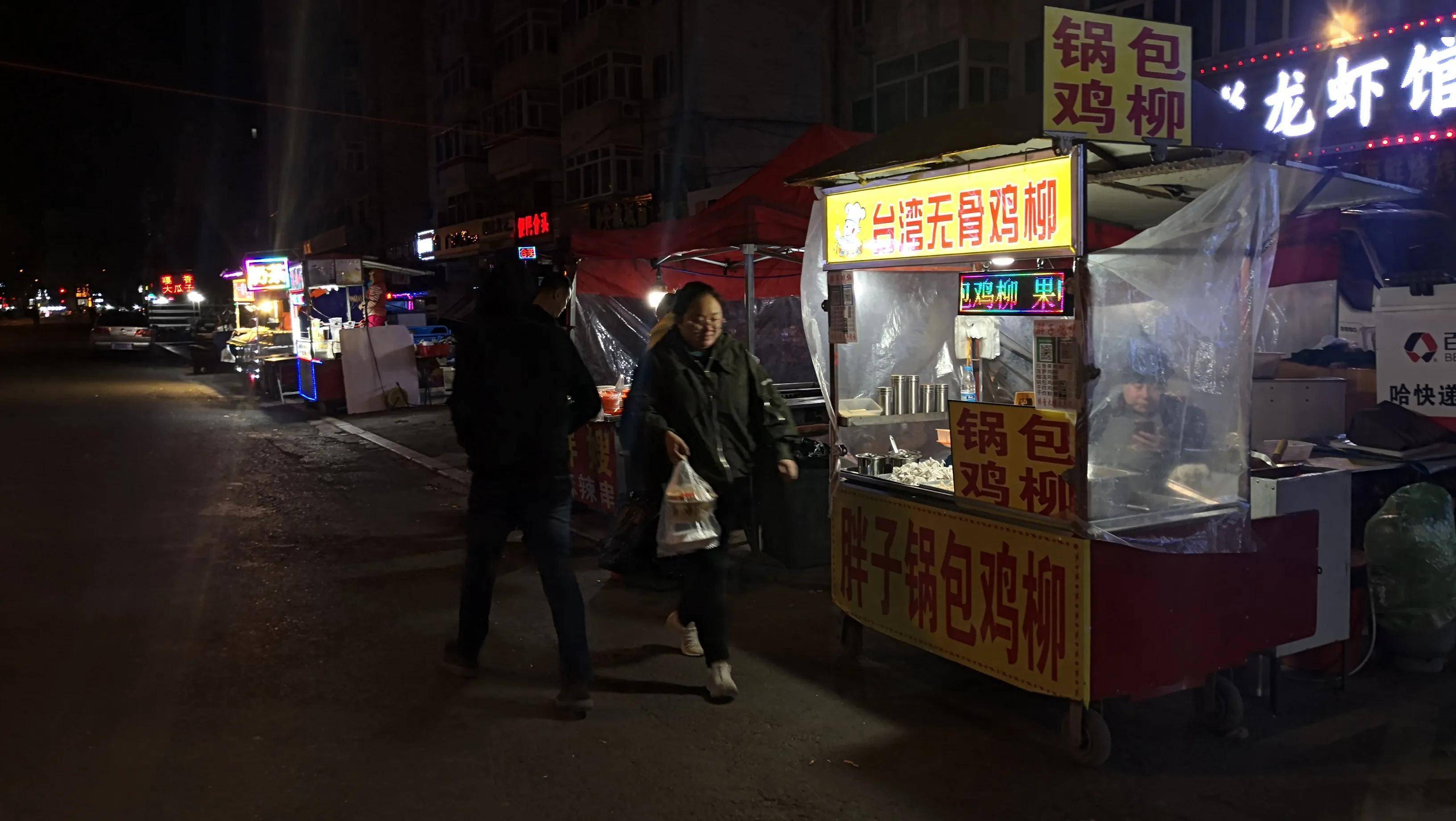 天太冷夜市冷冷清清摊贩收摊时间都提前了