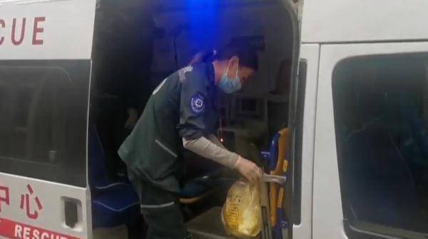 姚宇|紧急！哈尔滨120急救人员爬上阳台，破窗而入！遗憾的是......