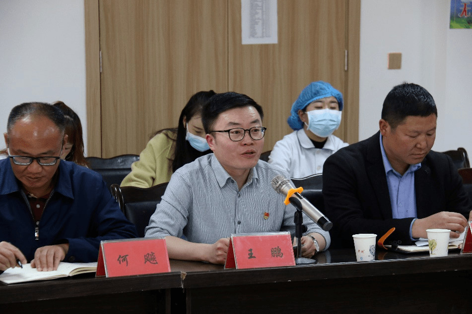 色达县委书记何飚同志,色达县人民政府副县长王鹏同志,色达县人民医院