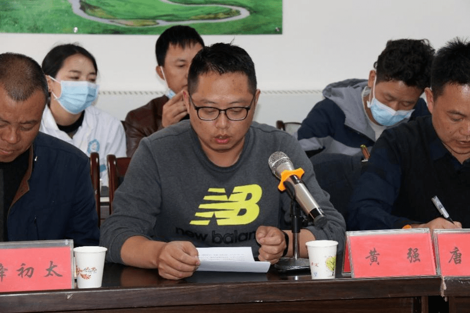 会上,色达县人民政府副县长王鹏同志首先对支持和帮助色达县卫生健康