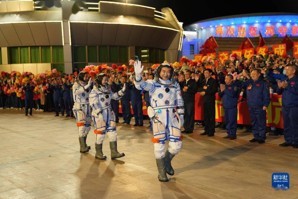 中国|月下棹神舟 星夜赴天河——神舟十三号飞天纪实