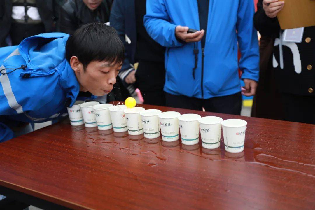 球过水杯的数量:如果超过6名选手未完成挑战所有水杯,则以乒乓球过