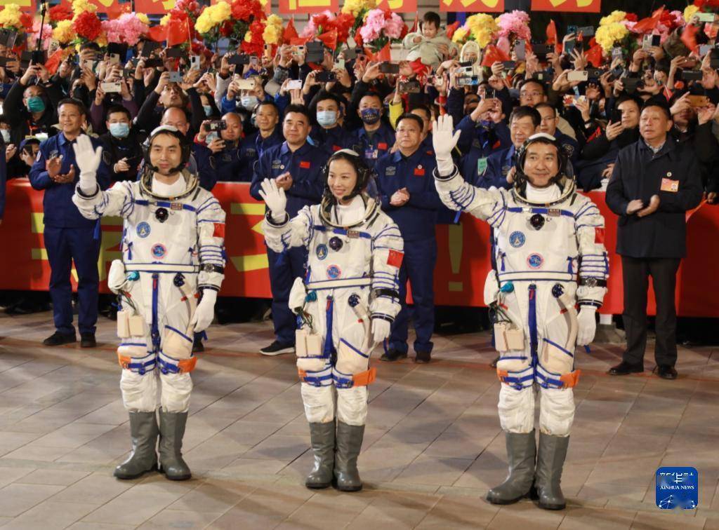 中国|月下棹神舟 星夜赴天河——神舟十三号飞天纪实