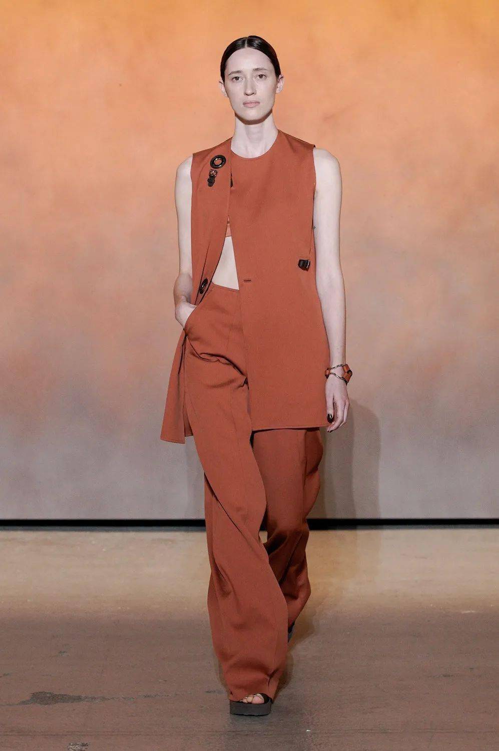 公众 把太阳光的颜色穿在身上!HERMèS(爱马仕)2022春夏全新系列发布