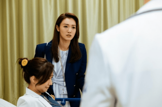 何依|新晋小花何依婷、张宝儿演医生，获监制大赞处理的好