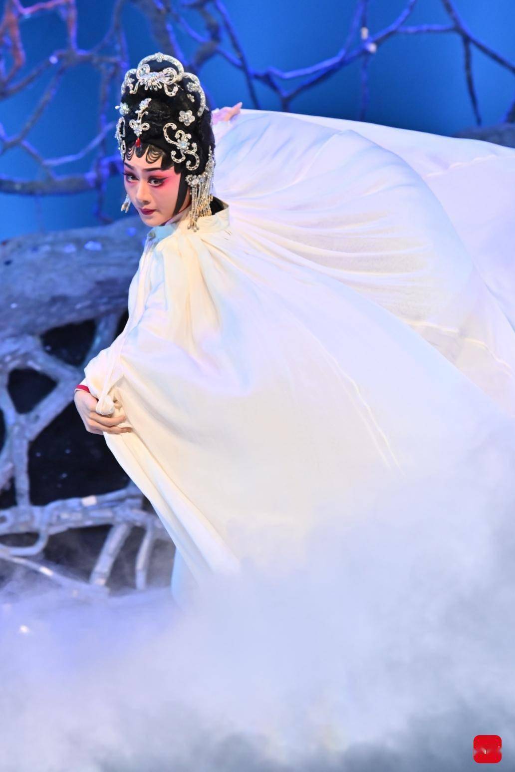 曾小敏|粤剧《白蛇传·情》舞台版比电影版好看！文创产品上海卖断货