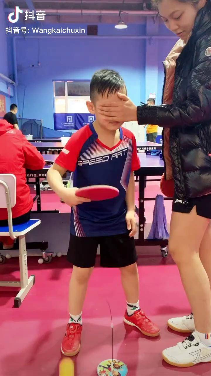 小龙人亮绝招0909宾宾和乒乓球王开乒乓球宾宾乒乓球教学