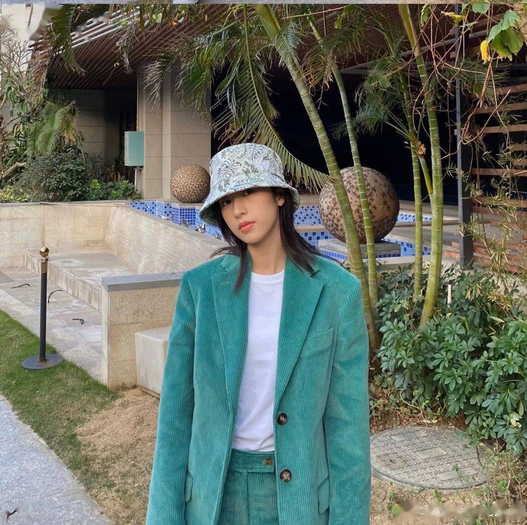 灯芯绒 早秋就穿这4款绝美外套，温柔百搭还经典！