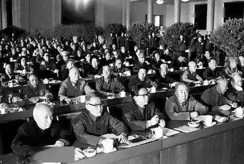 二中全会是什么会议 aad88c34208e4f56b7723a8eaf83510f.jpeg