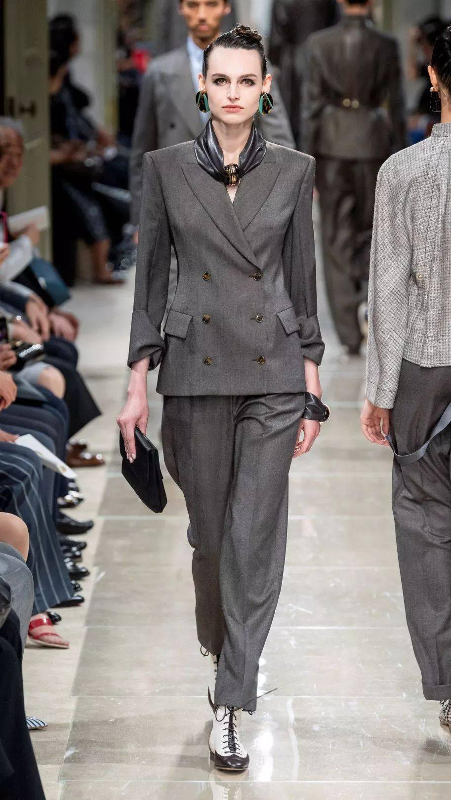 整体 今年秋冬“九分穿衣法”火了!不仅时髦,还更显高、显瘦!