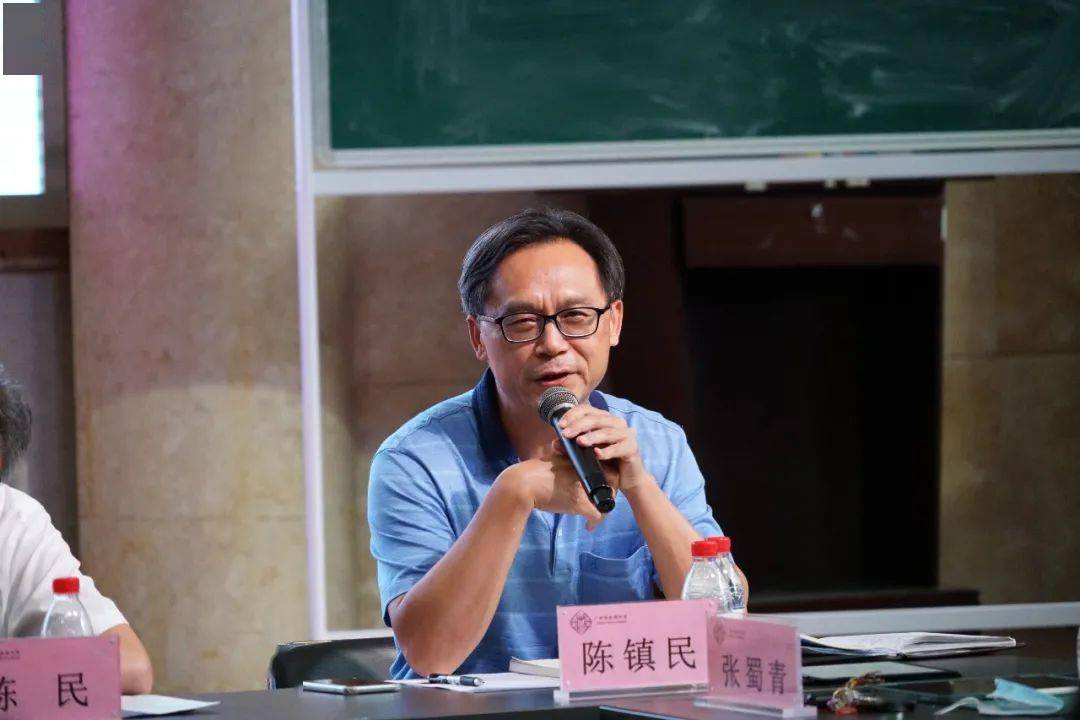 广州大学教授,博士生导师曹广福评课▲ 广州市执信中学党委书记陈民
