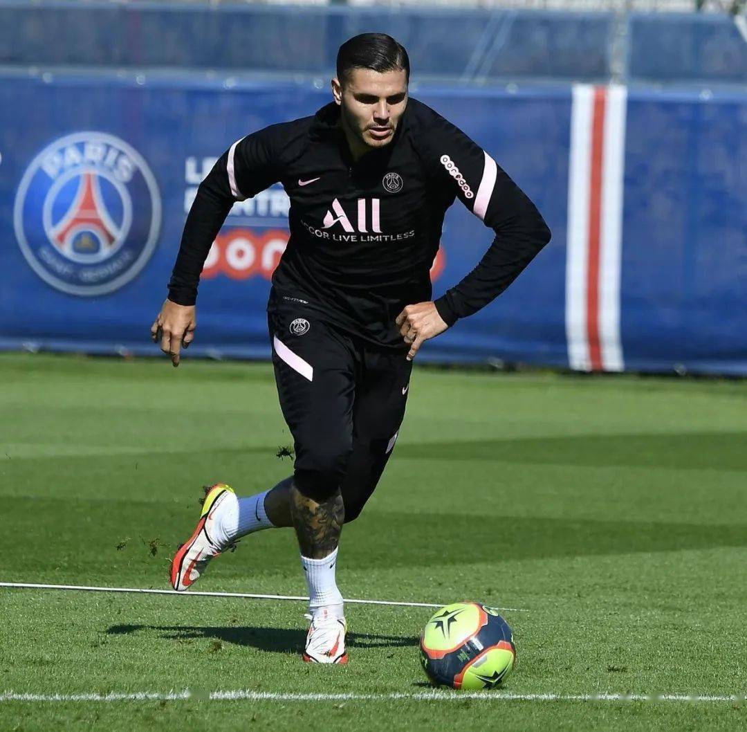 出轨已被原谅大巴黎前锋伊卡尔迪婚变峰回路转回米兰重投模特妻子怀抱