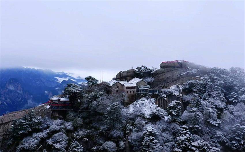 华山雪景天下绝图片