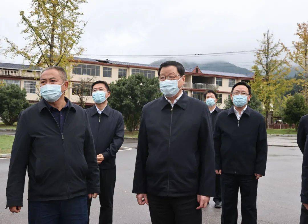 应勇在咸宁调研统筹常态化疫情防控和经济社会发展