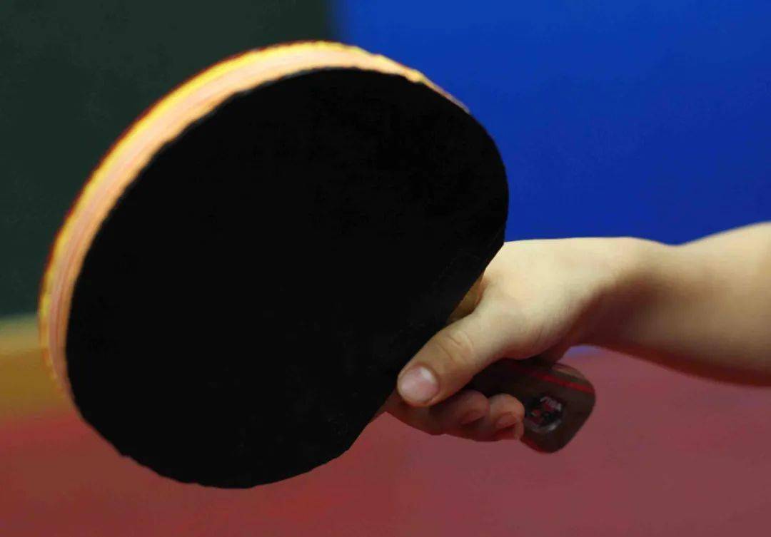乒乓球拍的正确姿势图片