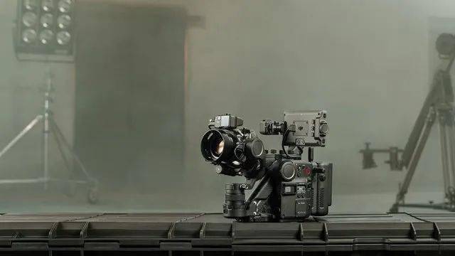 技术|集多系统于一体！大疆发布首款四轴电影摄影机 DJI Ronin 4D
