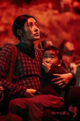 黑龙江|【独家专访】“吴京教我生孩子!”|黑龙江演员张天爱扮丑演农妇