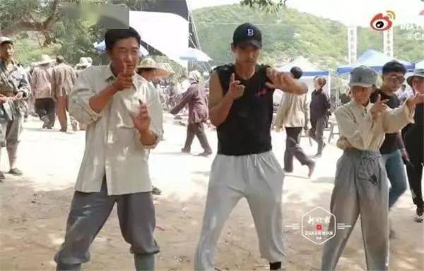 黑龙江|【独家专访】“吴京教我生孩子！”｜黑龙江演员张天爱扮丑演农妇