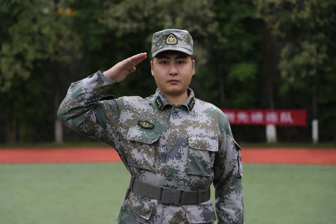 点击军训最美教官由你决定