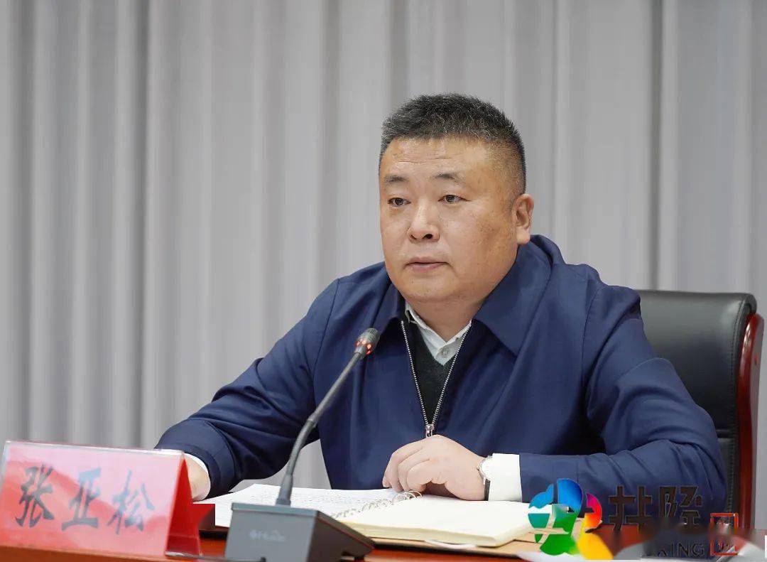 张亚松指出,各级各部门,各乡镇要及时传达省市应对疫情工作会议精神