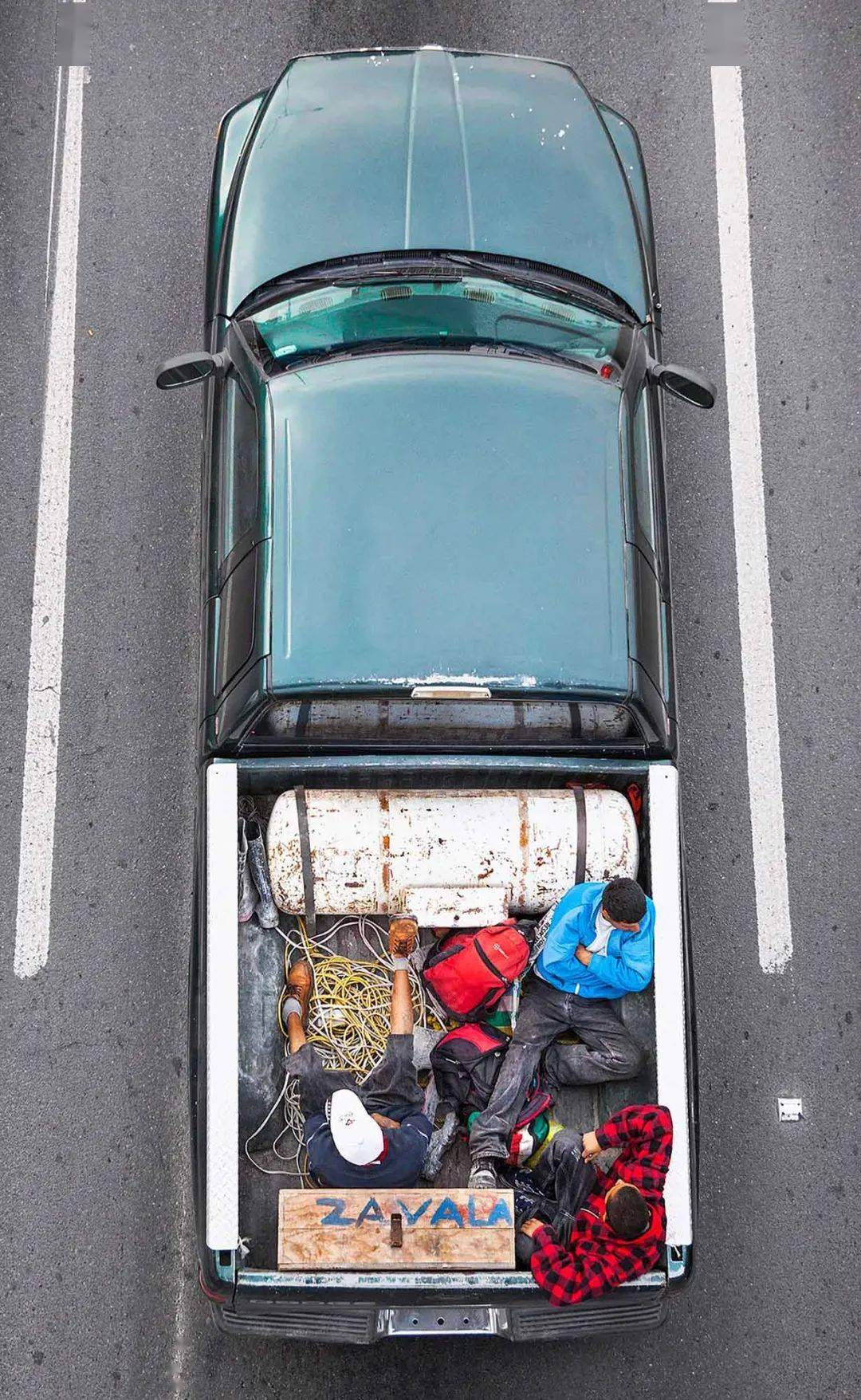 最繁忙公路上的搭车人