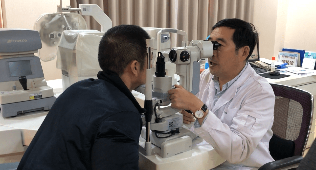 老人|超2亿老人同时有老花眼和白内障，这个方法可解开双重困扰